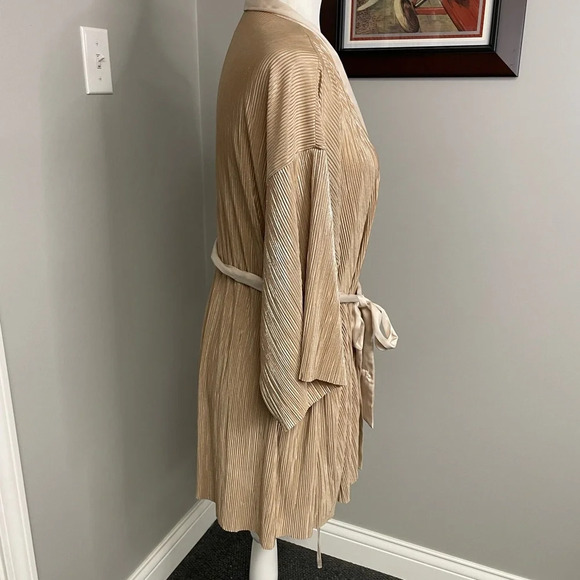 Victoria's Secret Gold Pinch Pleated Robe Womens Size XS Oversized Short - Picture 3 of 7